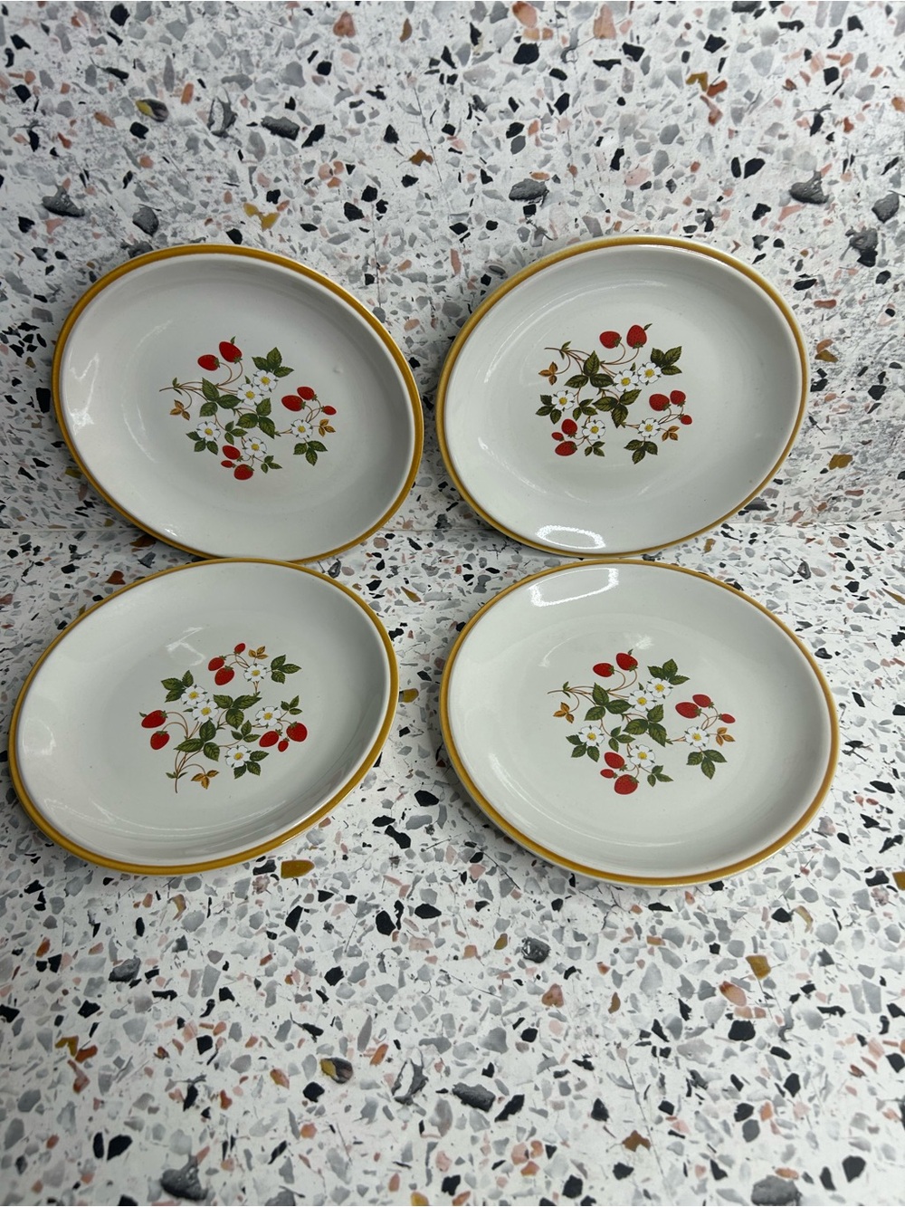 Vtg Lot of 4 Strawberries N Cream Plates 6 3/4” Dessert, Bread Plates